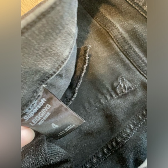 Express Supersoft Black Jeggings Size 4• Skinny Stretch Jeans • Distressed Knees - Picture 4 of 4